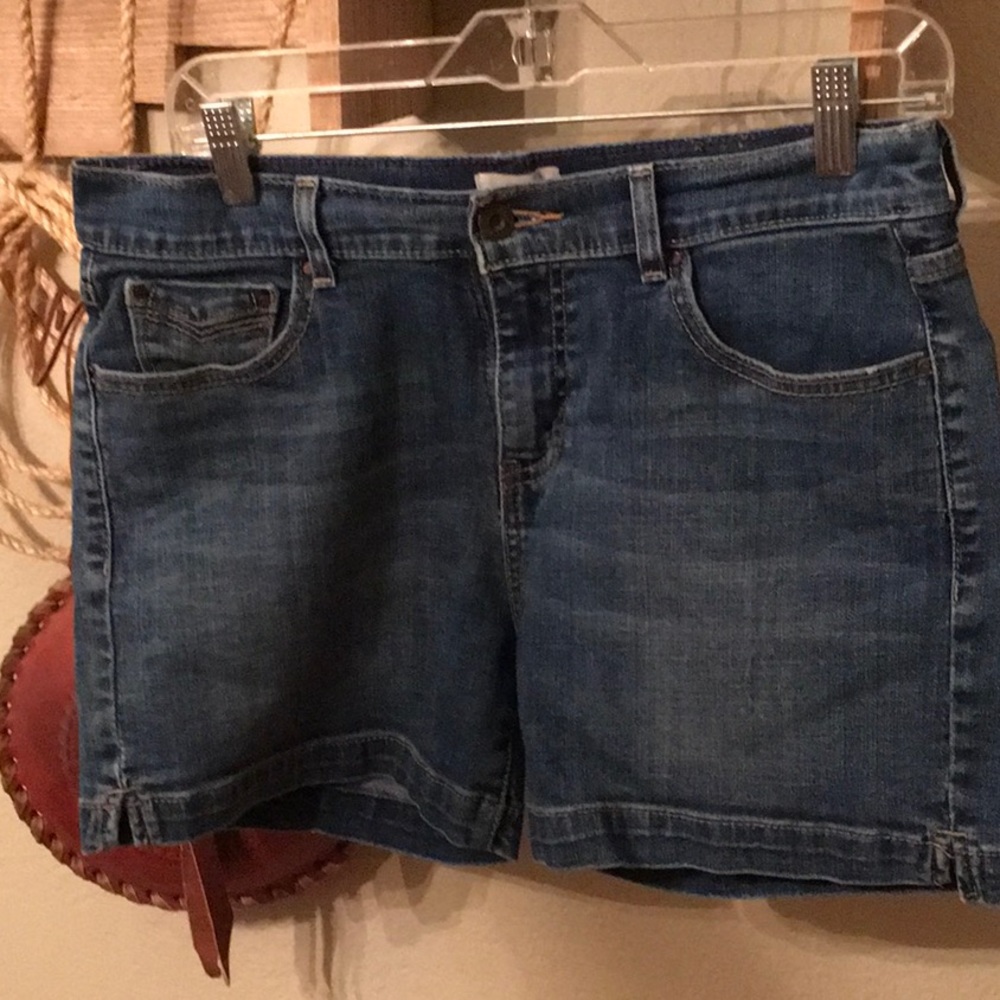 Levis 515 jean shorts. See size description.